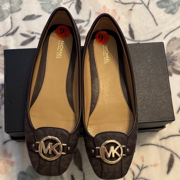Michael Kors Dark Brown Logo Flats - Picture 1 of 6